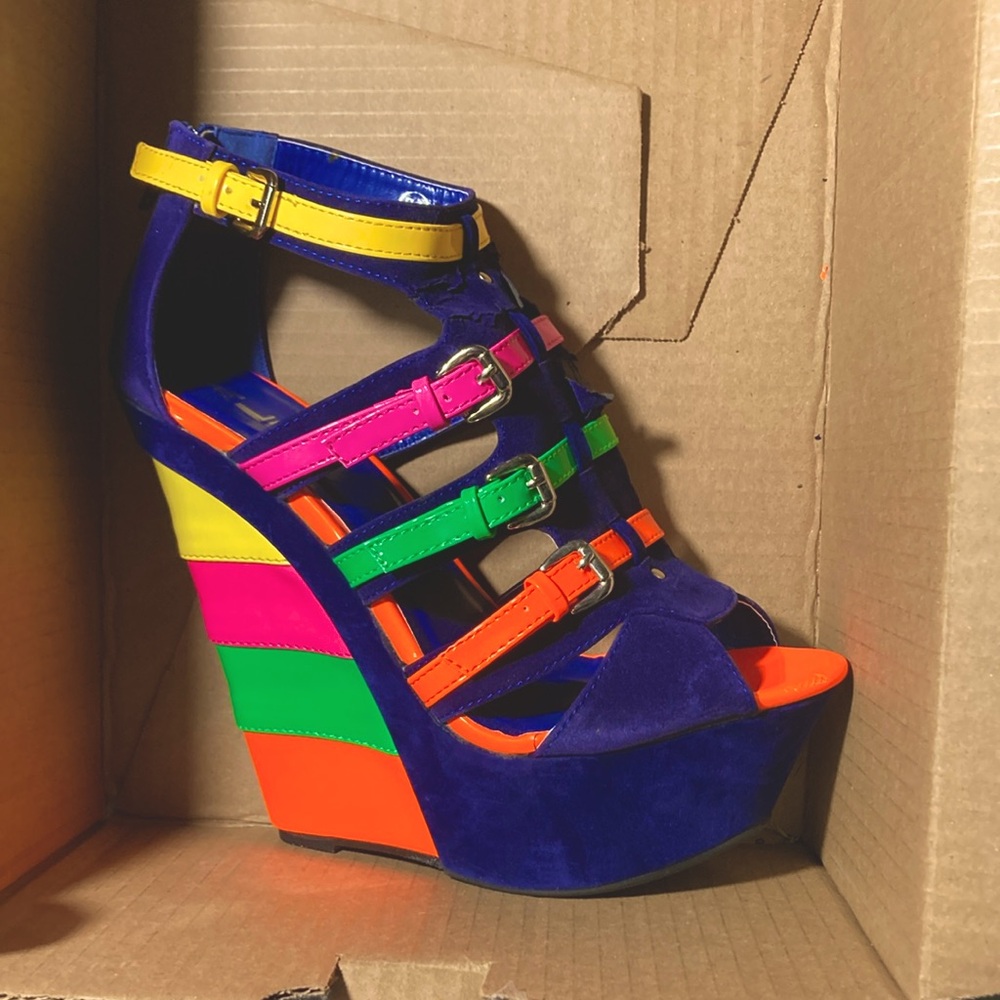 ISO These Alba wedges women’s size 38 or US Women’s 8 NWT or EUC plz let me know